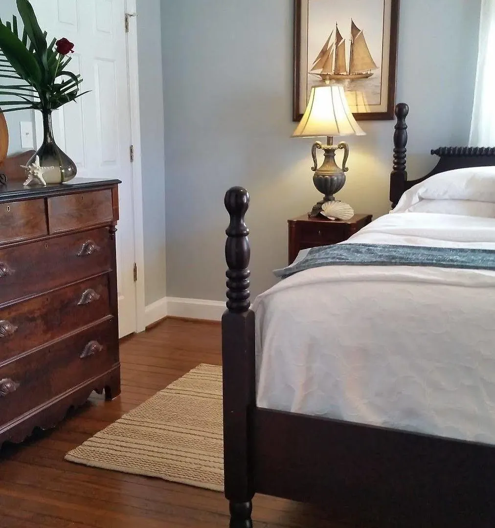 Barclay Cottage Bed And Breakfast Virginia Beach Bed & Breakfast