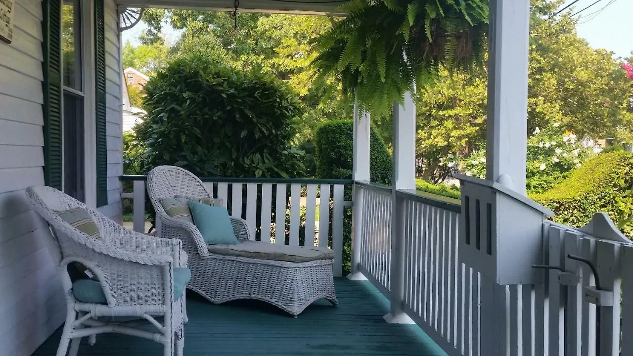 ***** Bed & Breakfast Barclay Cottage Bed And Breakfast Virginia Beach United States